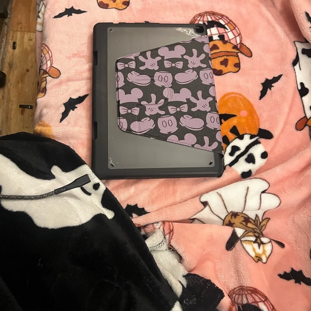 Disney-Themed Tablet with Mickey Mouse Design - Black and Multicolor